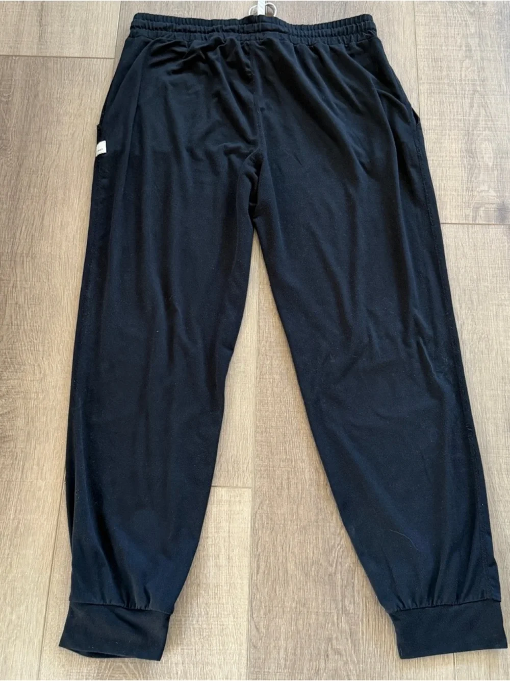 Vuori Women Joggers The Rise The Shine Black Medium  26” Inseam Drawstring WW303